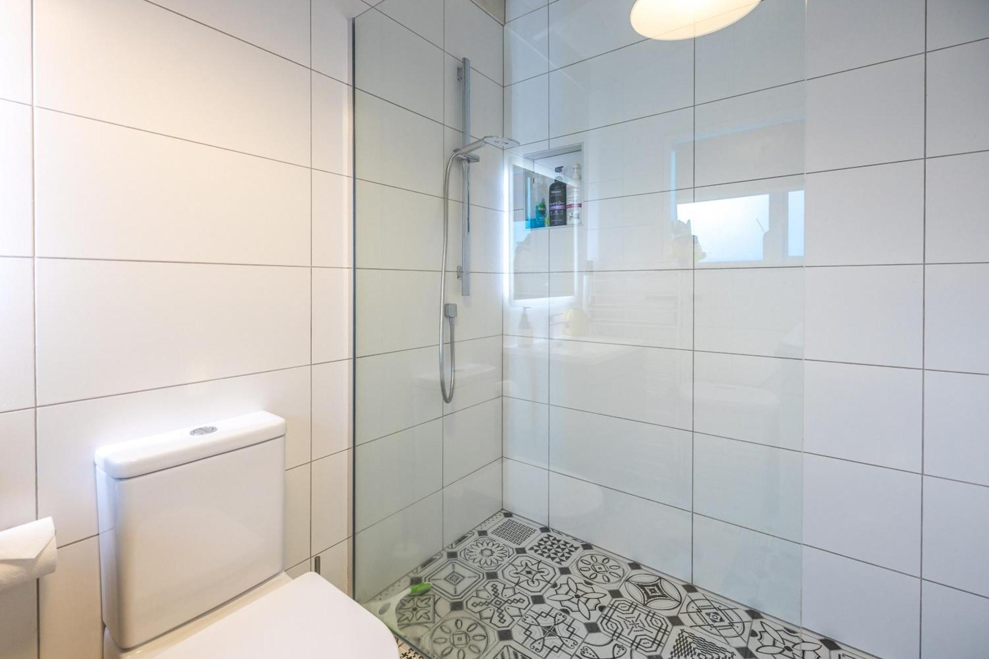 Island Sanctuary - Waiheke Holiday Home Ostend Bagian luar foto