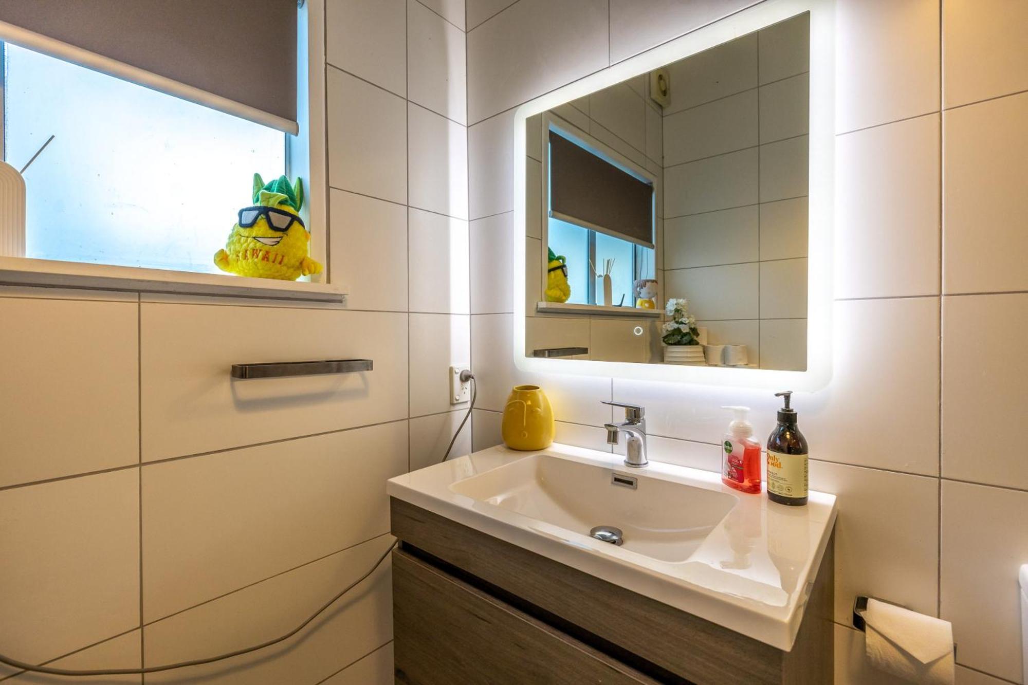 Island Sanctuary - Waiheke Holiday Home Ostend Bagian luar foto