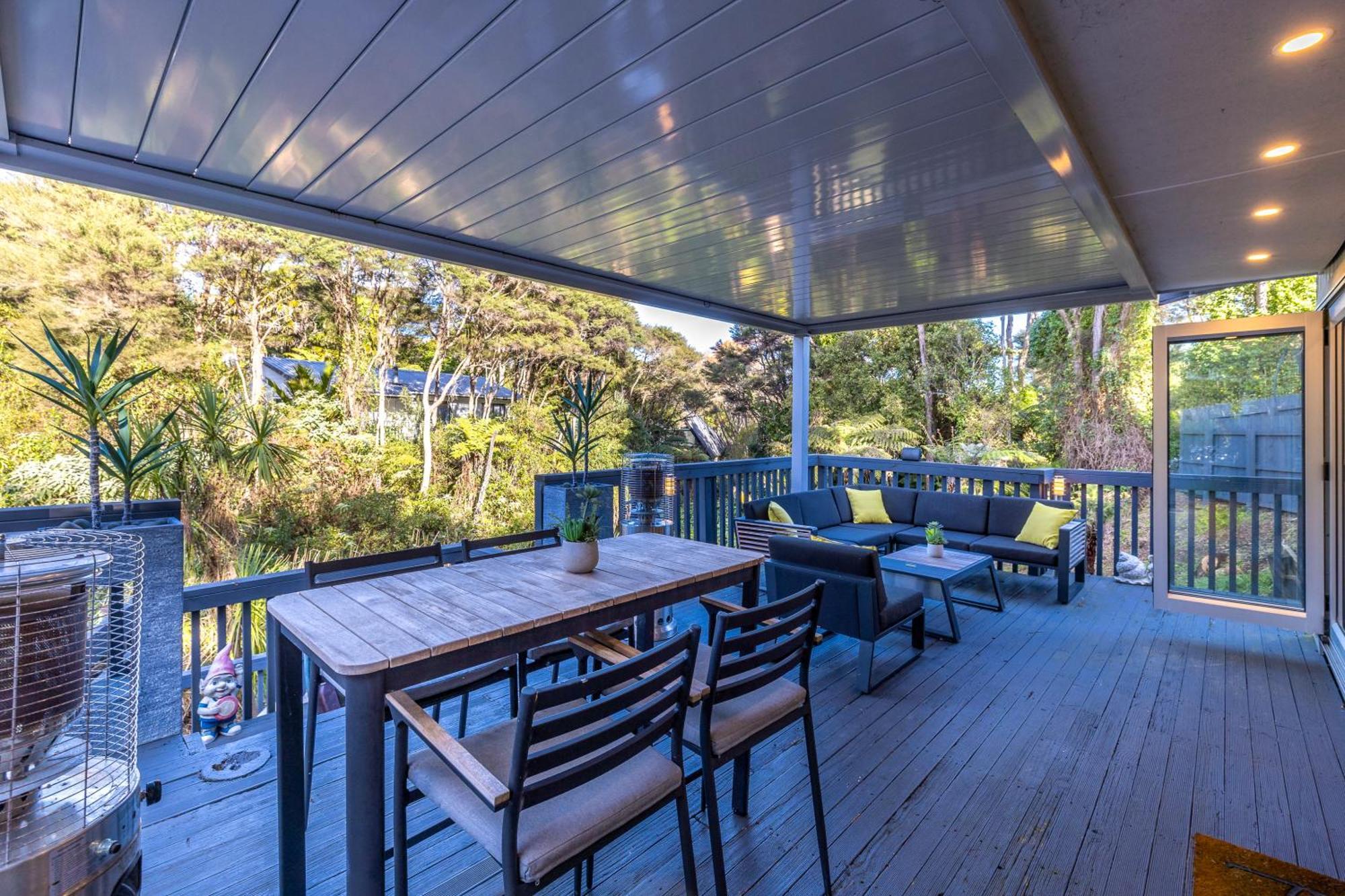 Island Sanctuary - Waiheke Holiday Home Ostend Bagian luar foto