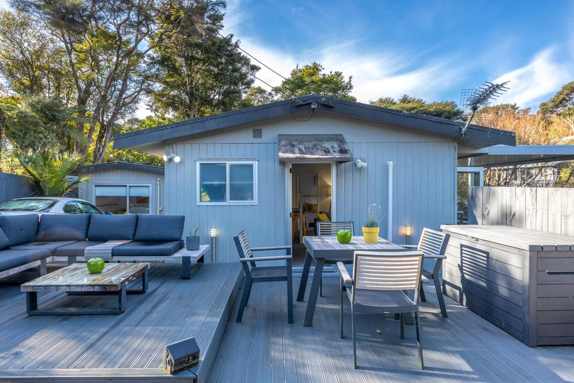 Island Sanctuary - Waiheke Holiday Home Ostend Bagian luar foto