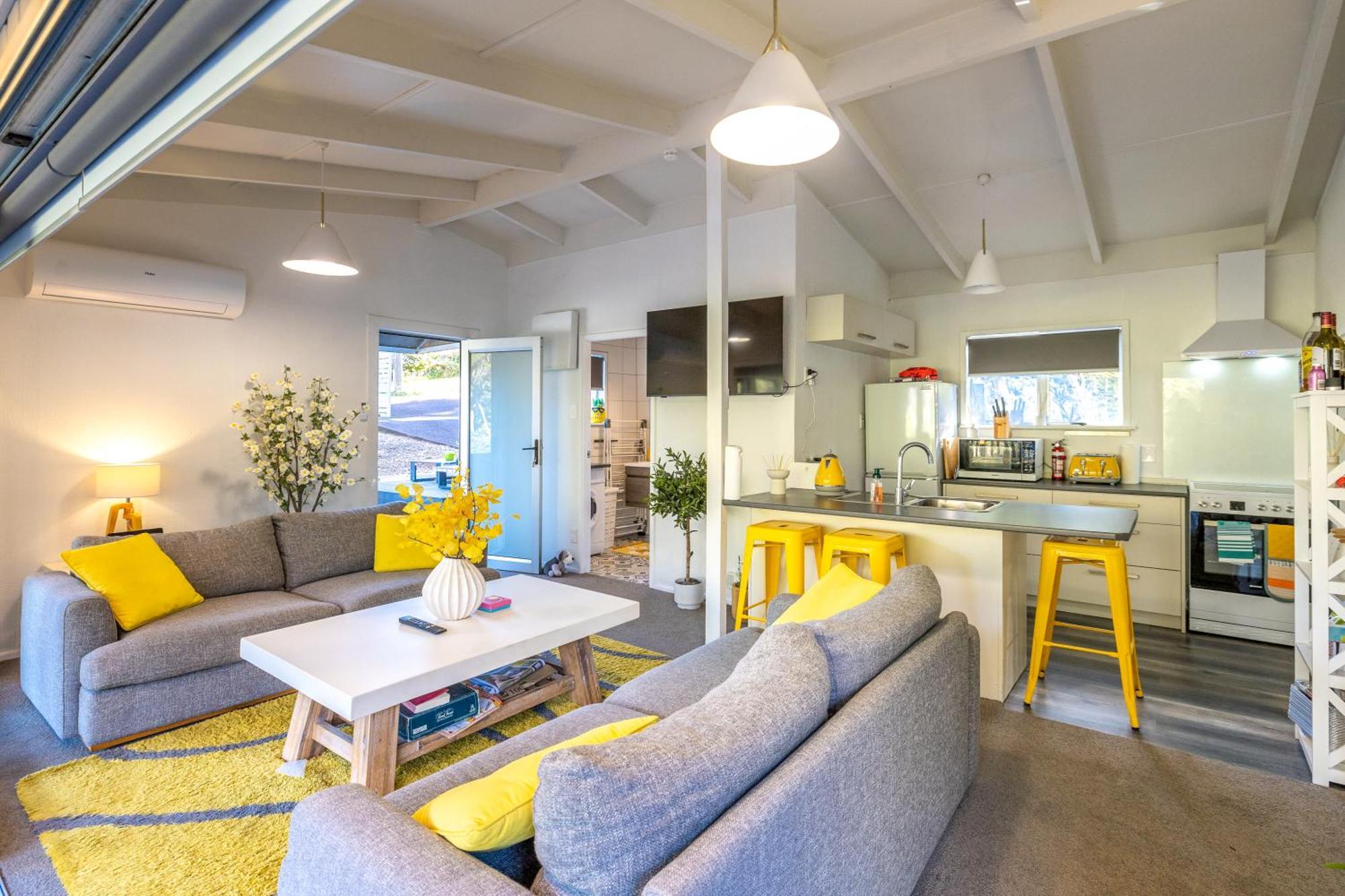 Island Sanctuary - Waiheke Holiday Home Ostend Bagian luar foto