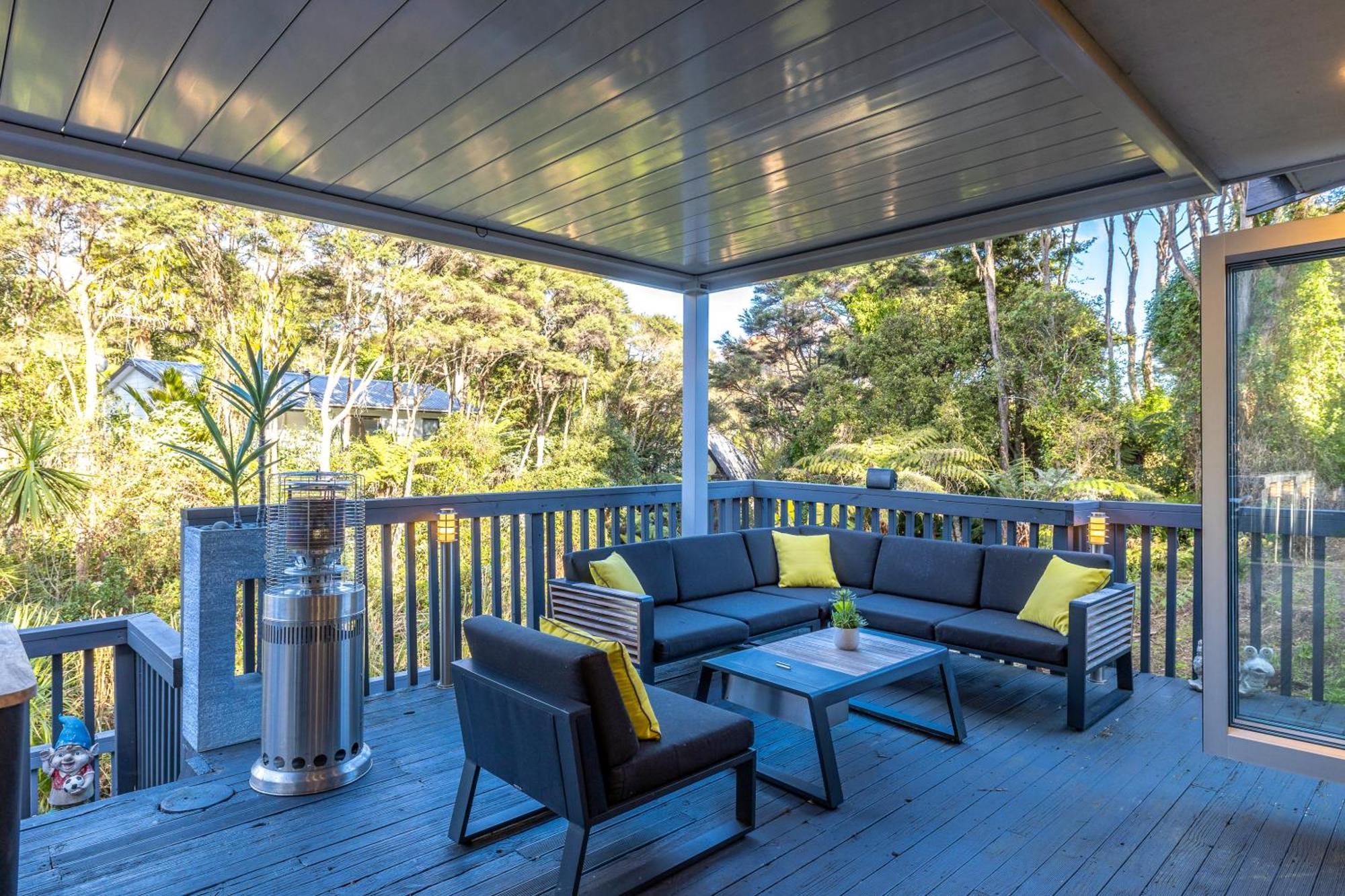 Island Sanctuary - Waiheke Holiday Home Ostend Bagian luar foto